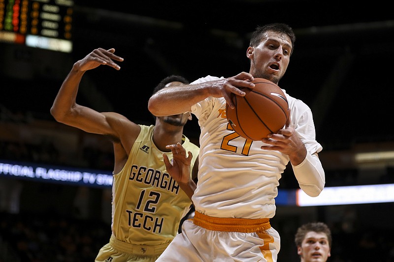 KNOXVILLE, TN - DECEMBER 03, 2016 -  Forward Lew Evans #21 of the Tennessee Volunteers during the game between the Georgia Tech Yellow Jackets and the Tennessee Volunteers at Thompson-Boling Arena in Knoxville, TN. Photo By Craig Bisacre/Tennessee Athletics