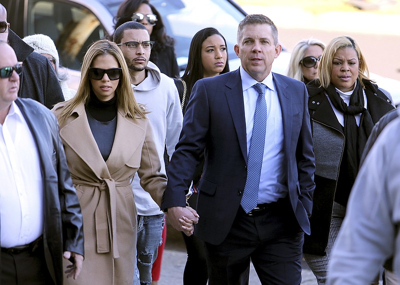 
              New Orleans Saints head coach Sean Payton walks with Will Smith's widow Racquel into Orleans Criminal Court  for the  trial of Cardell Hayes on Saturday, Dec. 10, 2016 in New Orleans.  Hayes killed Will Smith in a road rage incident, in which Smith's wife was also shot and wounded. (Michael DeMocker/NOLA.com The Times-Picayune via AP)
            