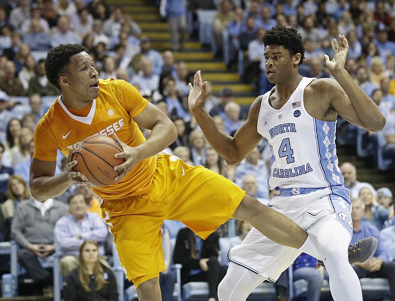 North Carolina's Isaiah Hicks (4) guards Tennessee's Grant Williams during the first half of an NCAA college basketball game in Chapel Hill, N.C., Sunday, Dec. 11, 2016. (AP Photo/Gerry Broome)