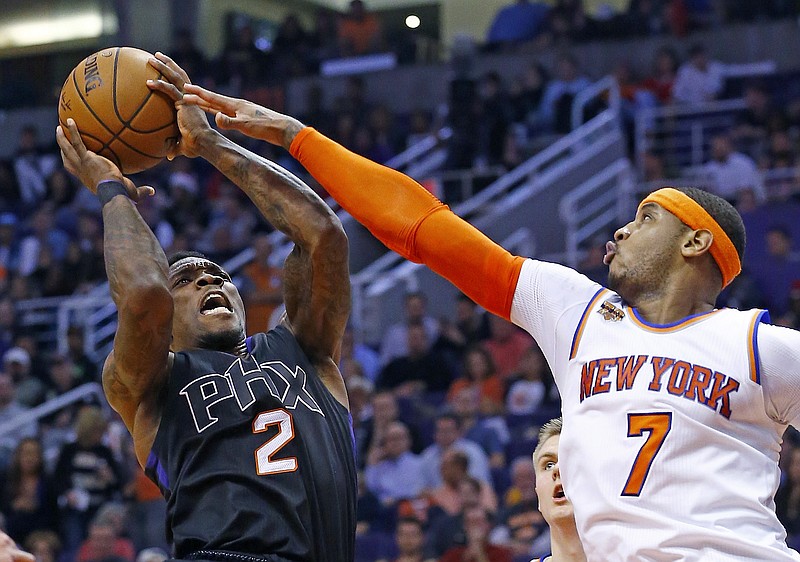 
              New York Knicks forward Carmelo Anthony (7) defends on a shot by Phoenix Suns guard Eric Bledsoe (2) during the second half of an NBA basketball game Tuesday, Dec. 13, 2016, in Phoenix. The Suns defeated the Knicks 113-111 in overtime. (AP Photo/Ross D. Franklin)
            