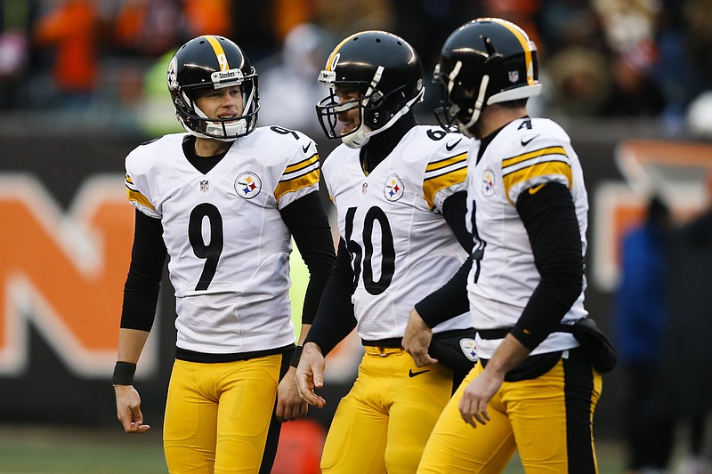 
              Pittsburgh Steelers kicker Chris Boswell (9) smiles after making his fourth field goal of the game, alongside long snapper Greg Warren (60) and punter Jordan Berry (4), in the second half of an NFL football game, Sunday, Dec. 18, 2016, in Cincinnati. (AP Photo/Gary Landers)
            