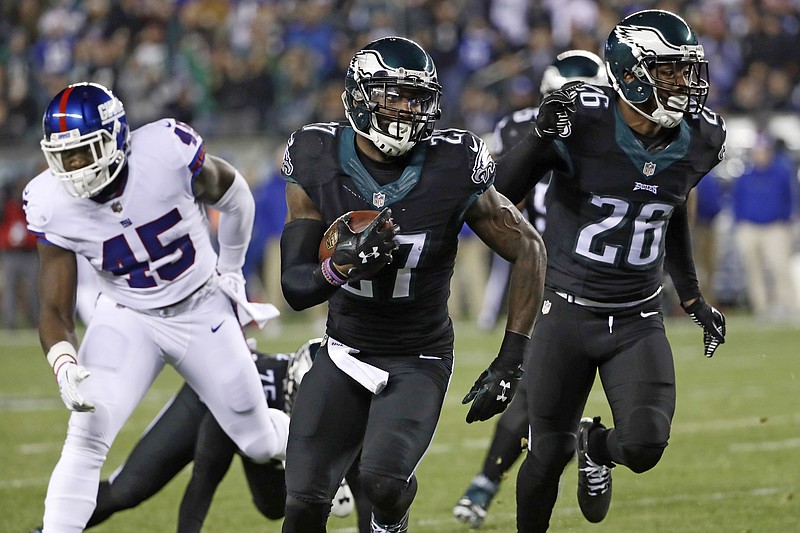 
              Philadelphia Eagles' Malcolm Jenkins (27) runs for a touchdown after intercepting a pass during the first half of an NFL football game against the New York Giants, Thursday, Dec. 22, 2016, in Philadelphia. (AP Photo/Michael Perez)
            