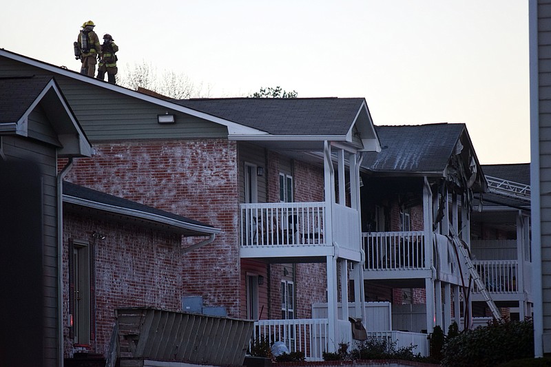 Royal Arms Apartments building in Chattanooga catches fire [photos