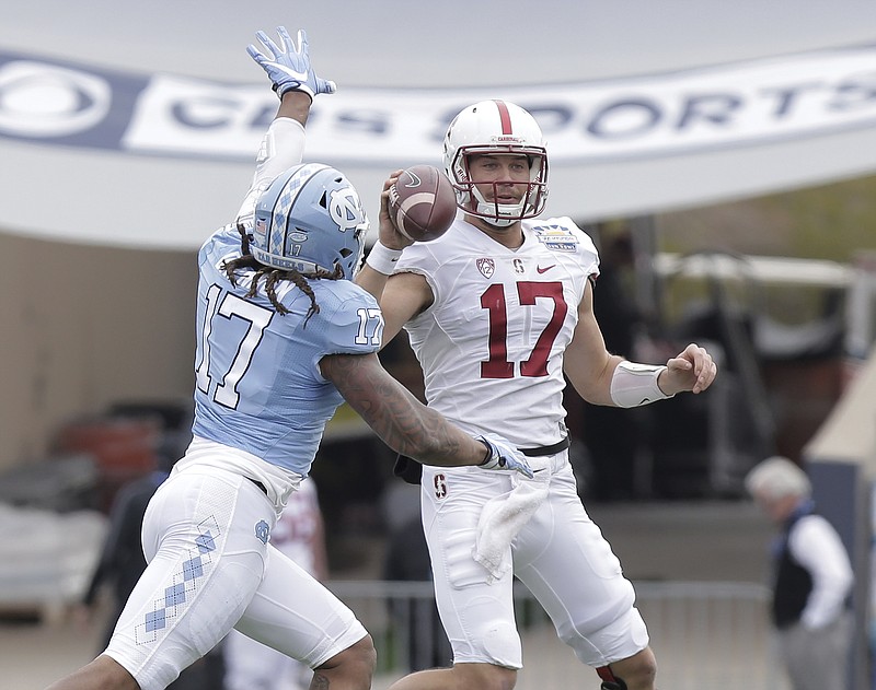 
              Stanford quarterback Ryan Burns (17) looks for a receiver while covered closely by North Carolina defensive end Dajaun Drennon in the second quarter duofing the Sun Bowl NCAA college football game Friday, Dec. 30, 2016, in El Paso, Texas. (AP Photo/Mark Lambie)
            