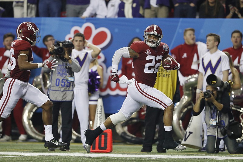 Alabama linebacker Ryan Anderson (22) returns an interception 26 yards for a touchdown during the first half of the Peach Bowl national semifinal against Washington on Saturday at the Georgia Dome.