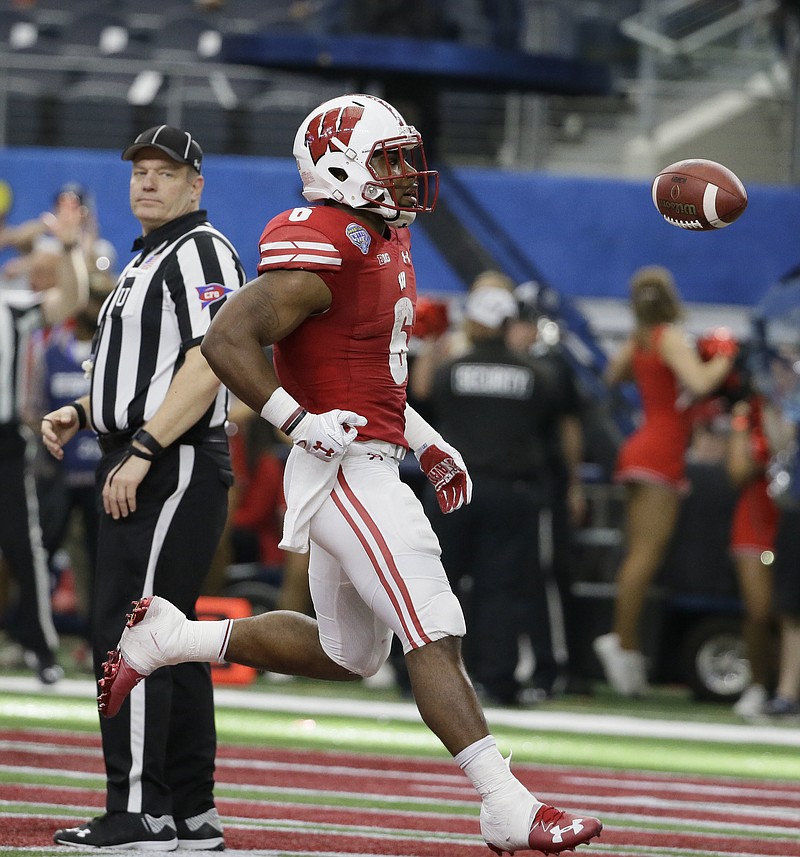 
              Wisconsin running back Corey Clement (6) runs for a touchdown during the first quarter of the Cotton Bowl NCAA college football game against Western Michigan, Monday, Jan. 2, 2017, in Arlington, Texas. (AP Photo/LM Otero)
            