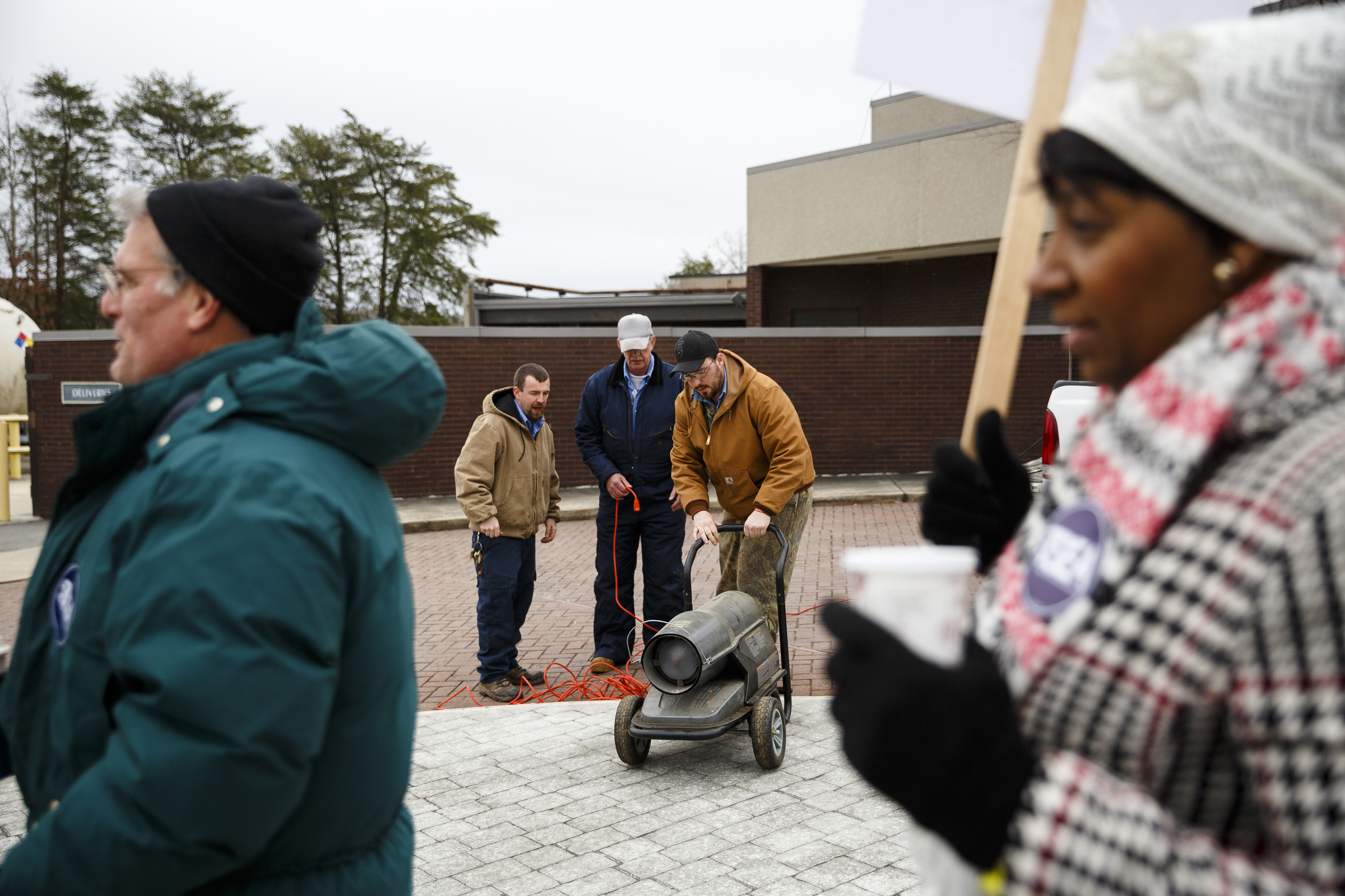 Park workers set up a portable heater for demonstrators protesting the privatization of the Fall Creek Falls State Park's hospitality services outside of the park's inn on Thursday, Jan. 5, 2017, near Spencer, Tenn. The Tennessee State Employees Association organized the protest, which coincided with a meeting by state officials and potential bidders at the park's inn.