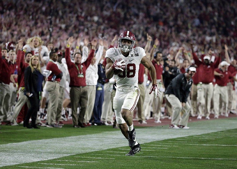 Alabama tight end O.J. Howard elected to return for his senior season after winning the MVP honor in last January's 45-40 win over Clemson, when he caught five passes for 208 yards and two touchdowns.