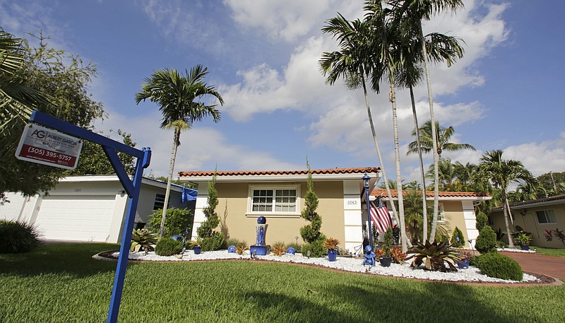 
              This Tuesday, Dec. 6, 2016, photo shows a house for sale in Coral Gables, Fla. On Thursday, Jan. 19, 2016, Freddie Mac reports on the week’s average U.S. mortgage rates. (AP Photo/Alan Diaz)
            