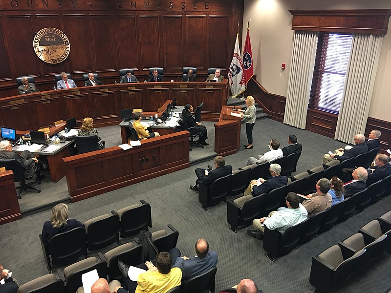 Lookout Mountain Mayor Carol Mutter speaks to the Hamilton County Commission.