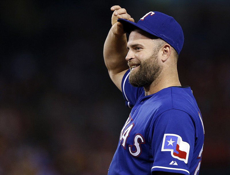 AP source: Mike Napoli, Rangers working on another reunion
