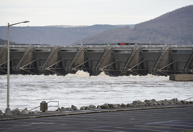Boater trapped by rushing water rescued Thursday night at Nickajack Dam