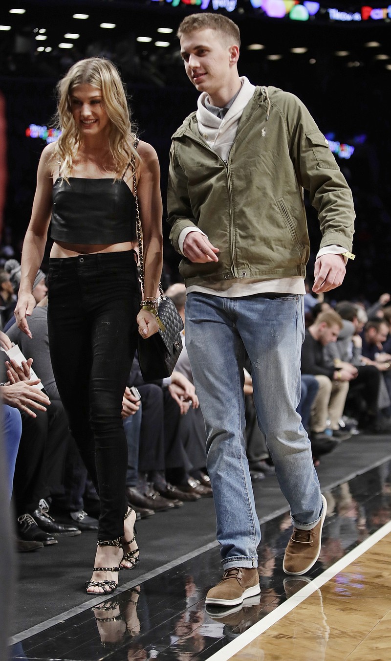 Bouchard pays off Super Bowl bet with date at Nets game