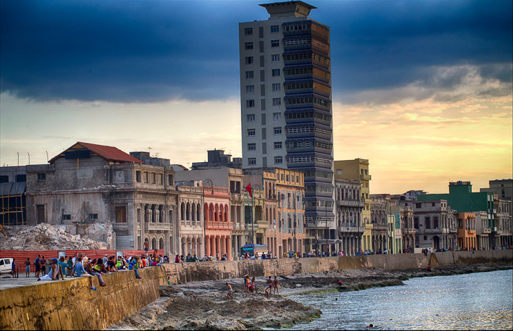 A photo from "Havana Dreams: Cuba in Living Color," a photography exhibition by Steve Dinberg.