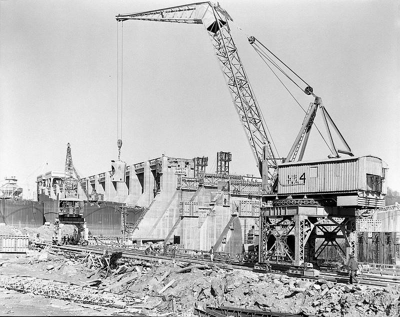 Construction on Chickamauga Dam.