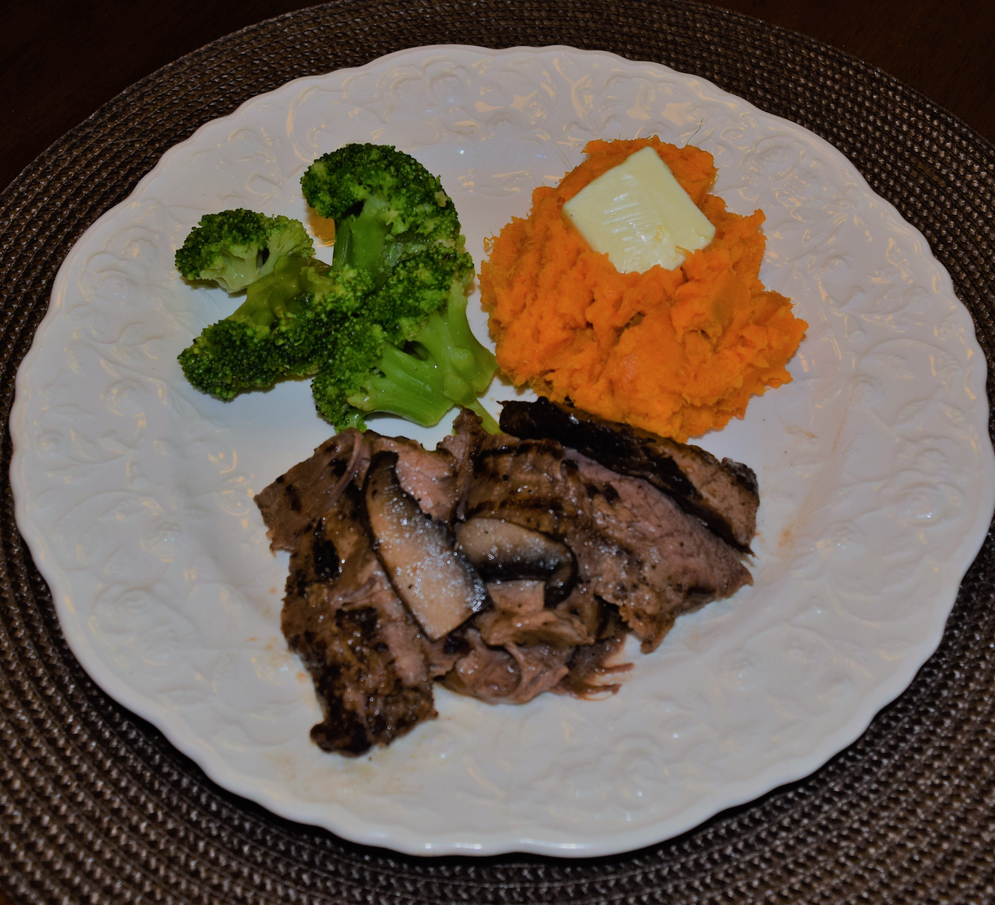 Flank Steak with Mushrooms is one of dozens of quick and easy entrees offered by Top Chef Meals.