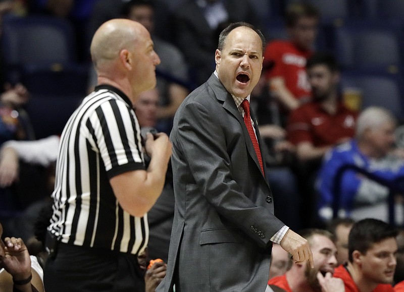 Georgia coach Mark Fox argues a call during the second half of the Bulldogs' 59-57 win over Tennessee in the SEC tournament Thursday in Nashville.