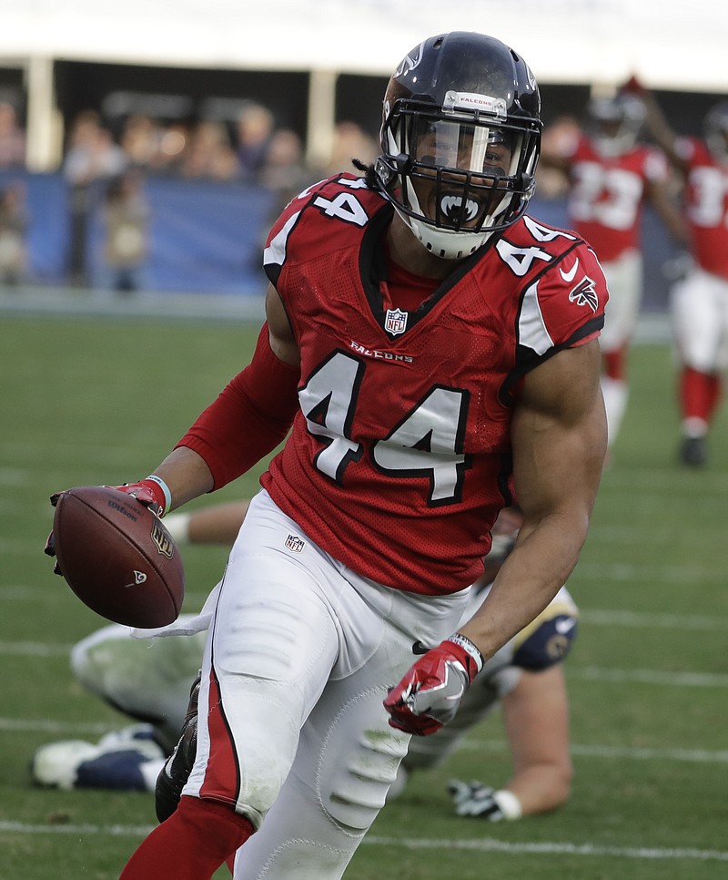 Atlanta Falcons outside linebacker Vic Beasley (44) during the first half of an NFL football game against the Los Angeles Rams, Sunday, Dec. 11, 2016, in Los Angeles. (AP Photo/Rick Scuteri)