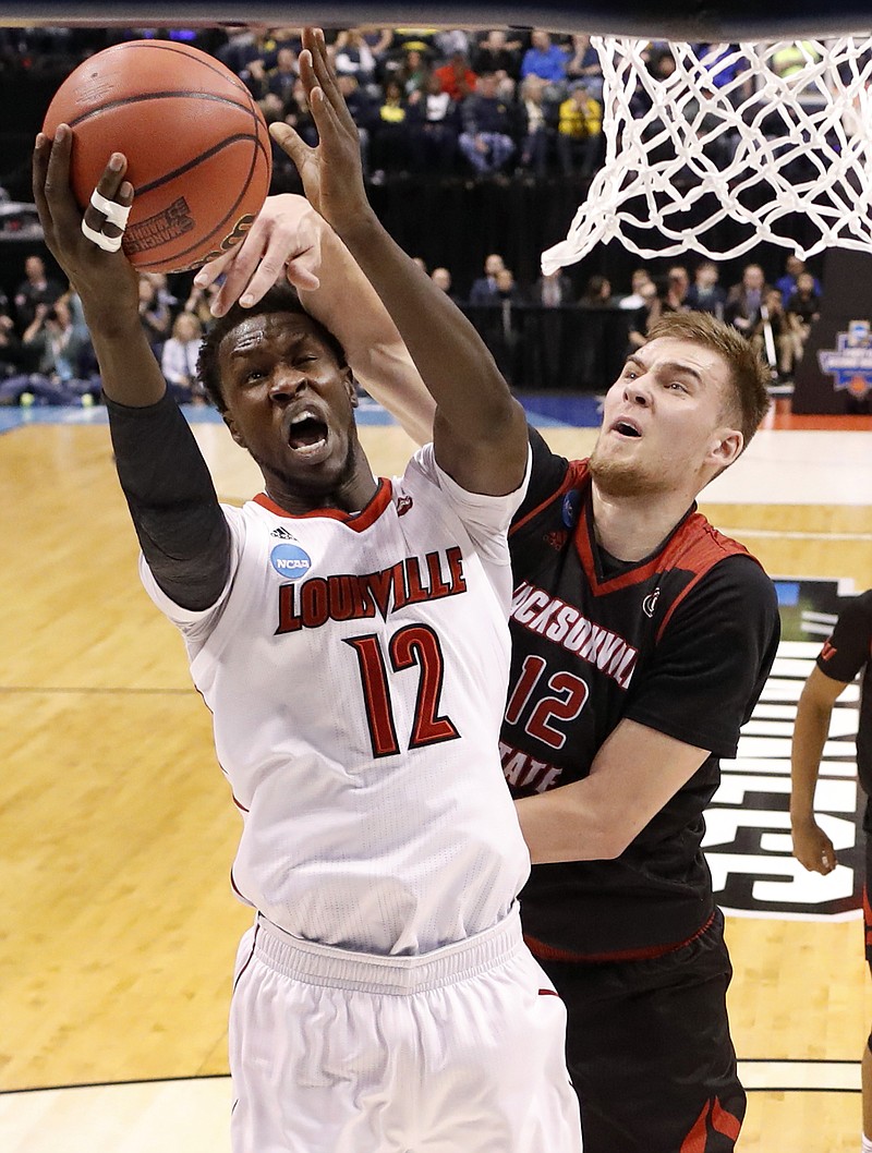 
              Louisville's Mangok Mathiang, left, heads to the basket as Jacksonville State's Norbertas Giga defends during the first half of a first-round game in the men's NCAA college basketball tournament Friday, March 17, 2017, in Indianapolis, Mo. (AP Photo/Jeff Roberson)
            