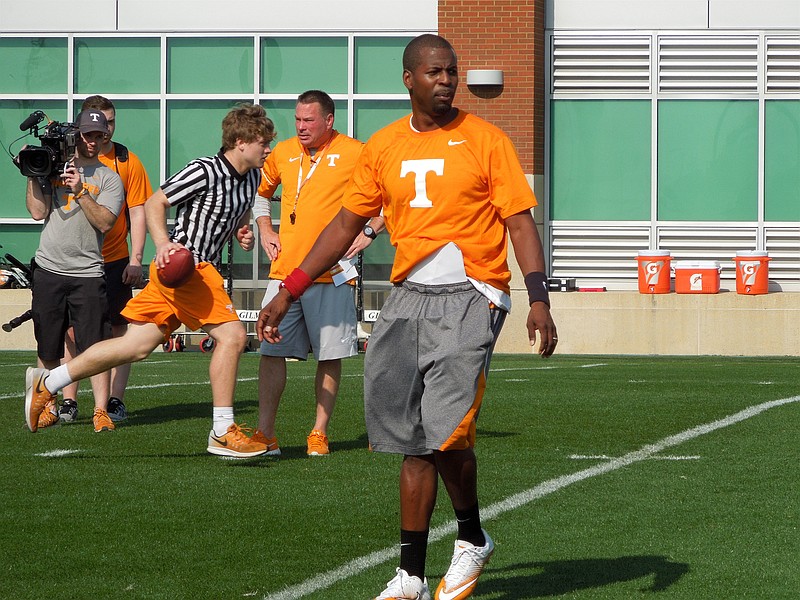 New Tennessee wide receivers coach Kevin Beard during spring practice on March 21, 2017.
