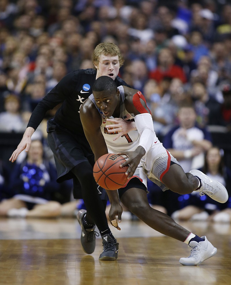 
              Xavier guard J.P. Macura, left, defends on Arizona guard Rawle Alkins (1) during the first half of an NCAA Tournament college basketball regional semifinal game Thursday, March 23, 2017, in San Jose, Calif. (AP Photo/Tony Avelar)
            