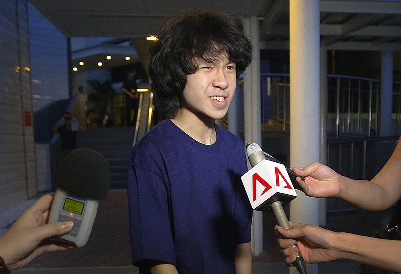 
              FILE - In this May, 12, 2015, file photo, Singapore teen blogger Amos Yee speaks to reporters while leaving the Subordinate Courts after being released on bail in Singapore. An immigration judge in Chicago has granted asylum to Amos Yee whose online posts criticizing his government landed him in jail.  Samuel Cole issued a 13-page decision Friday, March, 24, 2017, saying Amos Yee established he's suffered past political persecution because of his political opinion and could remain in the U.S. Yee has been detained by immigration officials since December when he arrived at Chicago's O'Hare International Airport.  (AP Photo/Wong Maye-E, File)
            