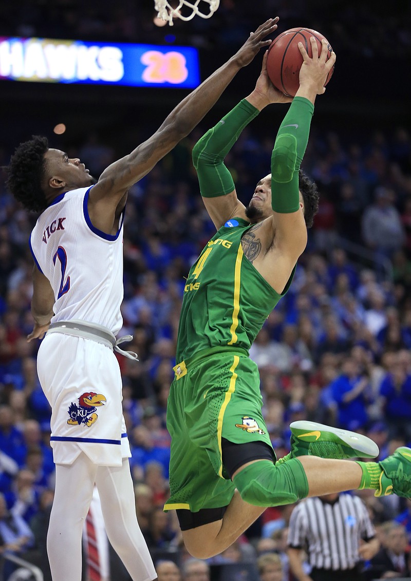 
              Oregon forward Dillon Brooks, right, shoots over Kansas guard Lagerald Vick during the first half of the Midwest Regional final of the NCAA men's college basketball tournament, Saturday, March 25, 2017, in Kansas City, Mo. (AP Photo/Orlin Wagner)
            