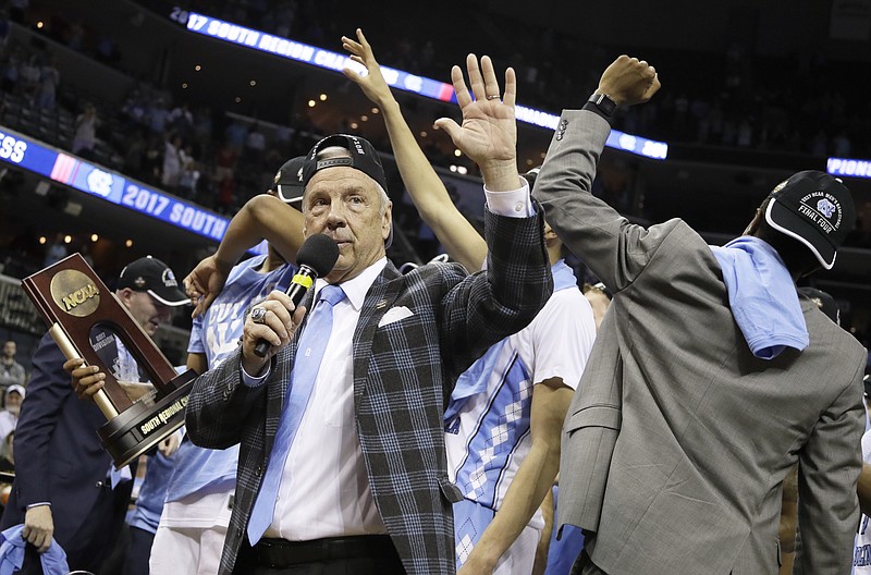 
              North Carolina head coach Roy Williams thanks the fans after North Carolina beat Kentucky 75-73 in the South Regional final game in the NCAA college basketball tournament Sunday, March 26, 2017, in Memphis, Tenn. (AP Photo/Mark Humphrey)
            