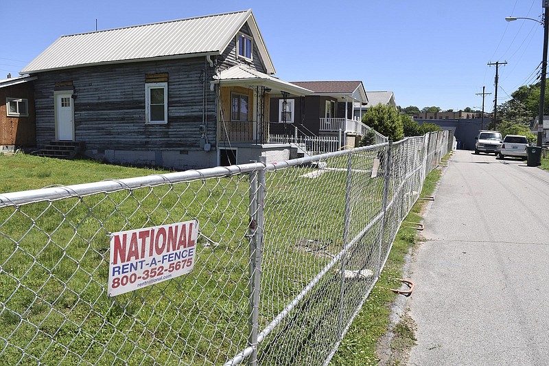 Former Loft restaurant, 6 houses razed to make way for North