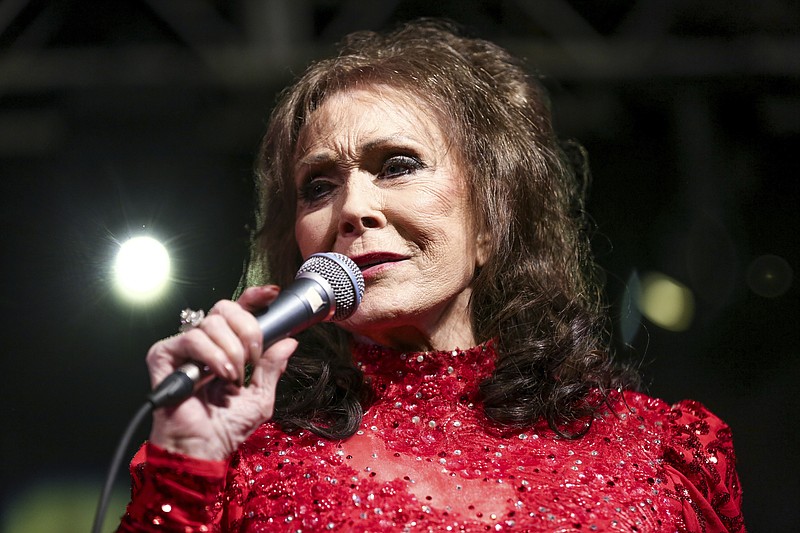 Country Singer Loretta Lynn Had Stroke, Hospitalized | Chattanooga ...