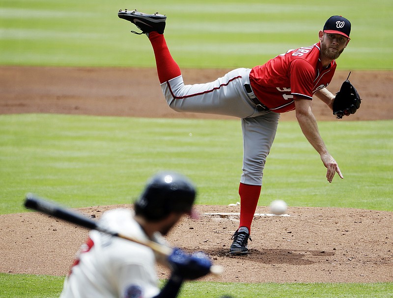 Washington Nationals starting pitcher Stephen Strasburg throws to Atlanta Braves' Dansby Swanson in the first inning of a baseball game in Atlanta, Sunday, May 21, 2017. (AP Photo/David Goldman)