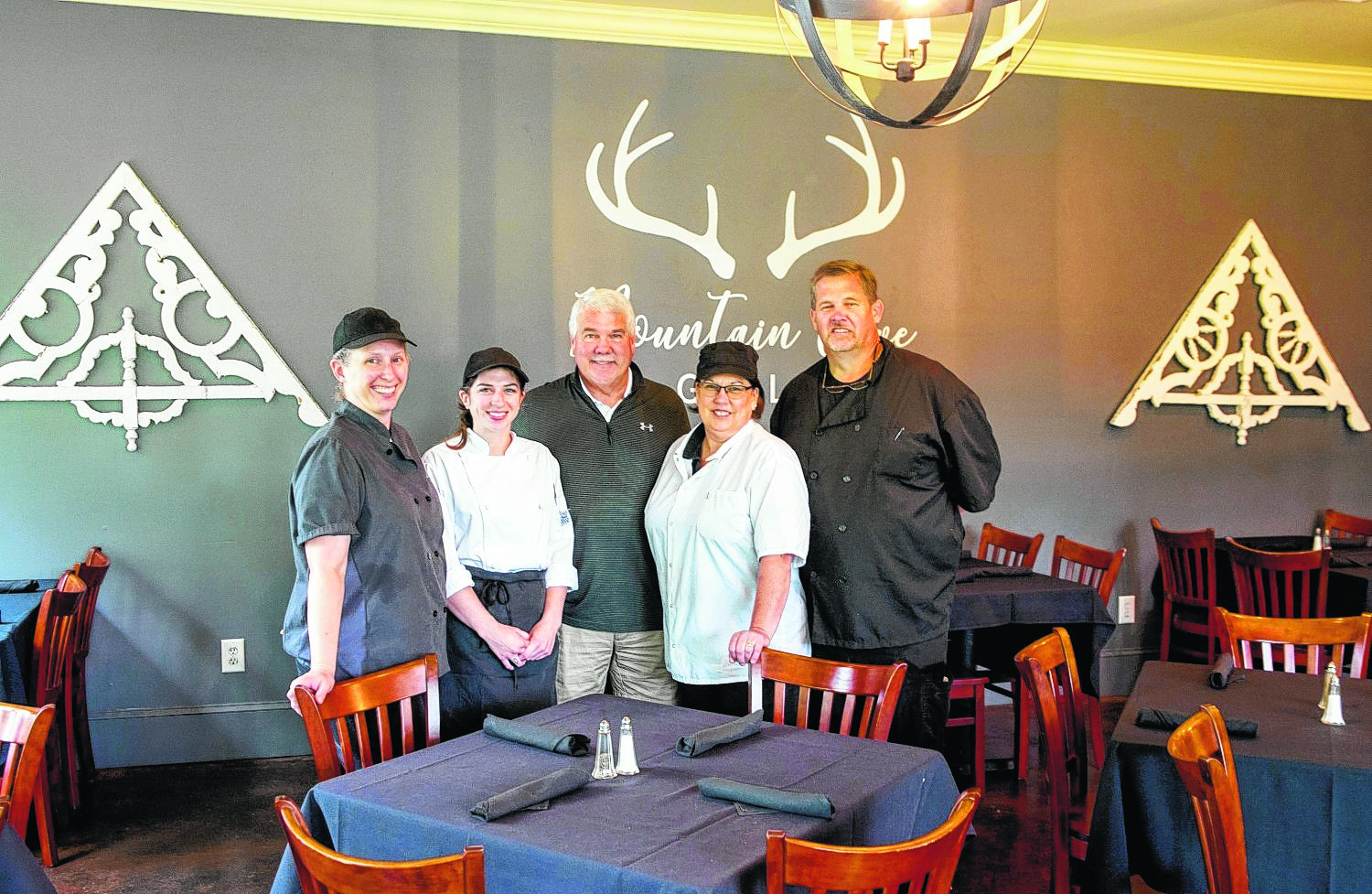 Calli Stoker, mackenzie Porter, Greg Cornelison, Larhonda Hise and Jeff Willilams at Mountain Cove Grill. (Photo by Mark Gilliland)