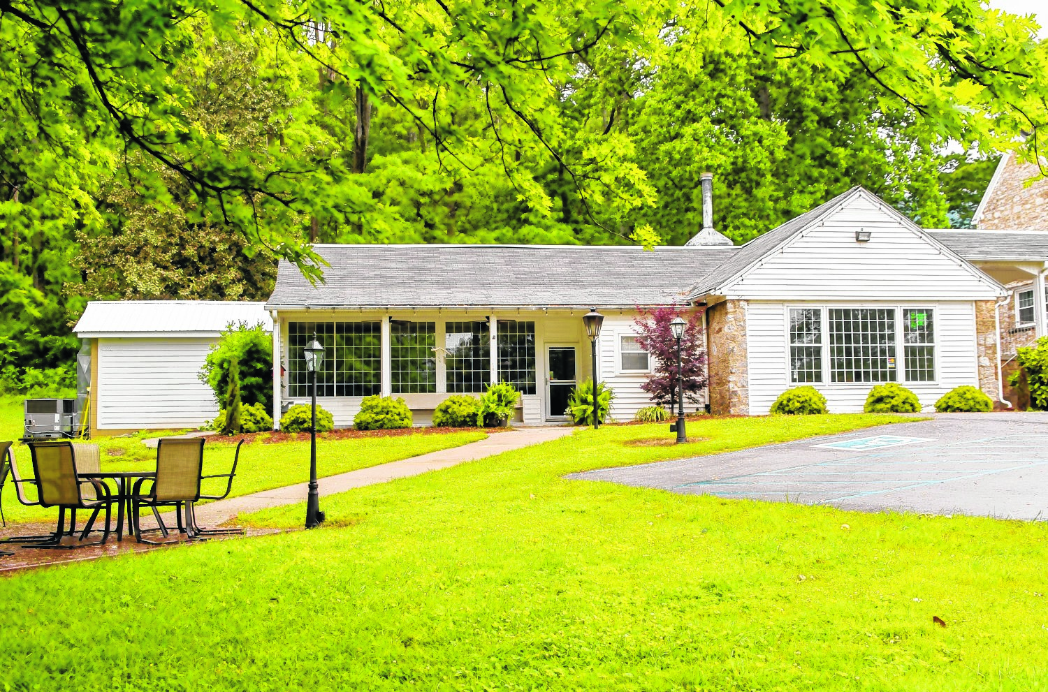 Mountain Cove Grill (Photo by Mark Gilliland)