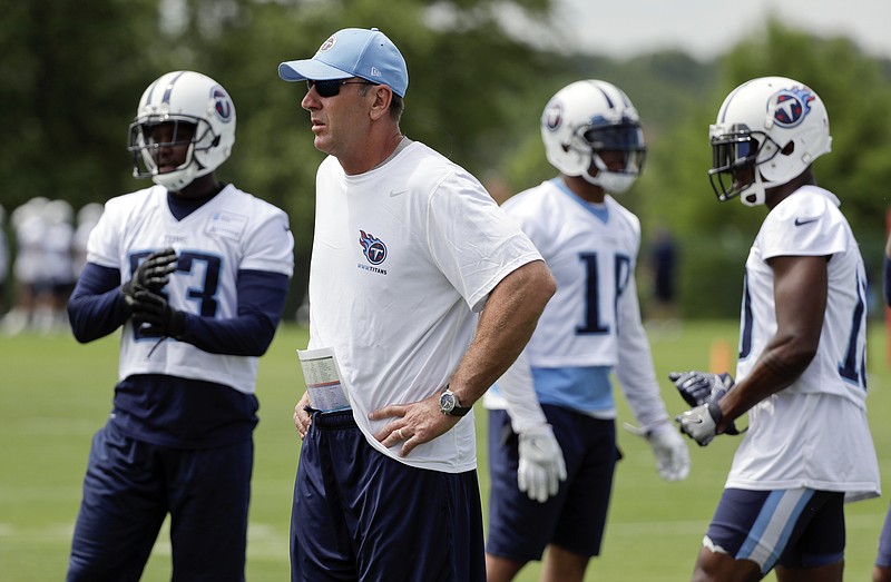 Tennessee Titans head coach Mike Mularkey watches as players run drills during the team's organized team activity at its NFL football training facility Tuesday, May 23, 2017, in Nashville, Tenn. (AP Photo/Mark Humphrey)

