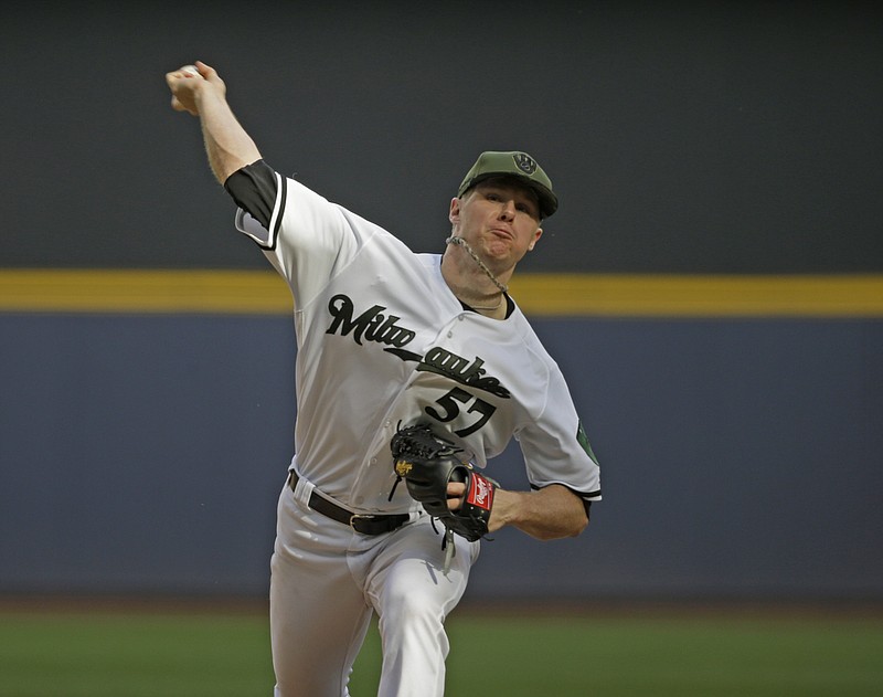 
              Milwaukee Brewers starting pitcher Chase Anderson throws to the Arizona Diamondbacks during the seventh inning of a baseball game Saturday, May 27, 2017, in Milwaukee. (AP Photo/Jeffrey Phelps)
            