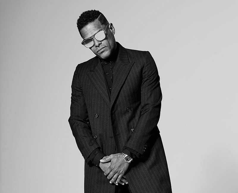 Maxwell brings his Summers' Tour '17 to Memorial Auditorium on Sunday night.