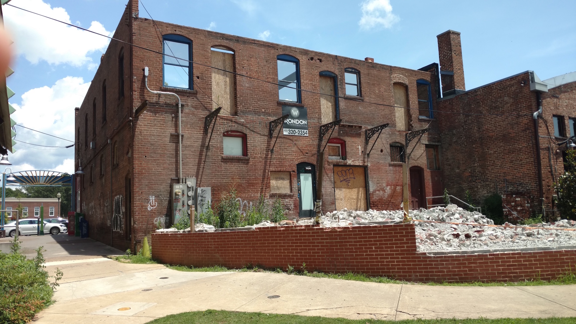 Staff photo by Mike Pare / Plans to increase the height of the two-story building that formerly housed Hill City Pizza in North Chattanooga were hit for altering a historic building.