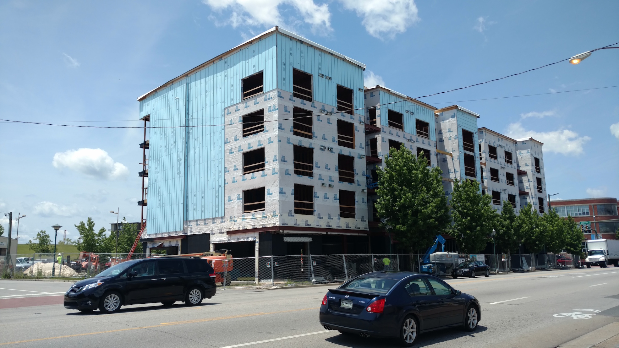 Staff photo by Mike Pare / Neighbors of an 84-unit apartment building going up at Cherokee Boulevard and Manufacturers Road raised questions about residents of the structure using public parking at Renaissance Park.