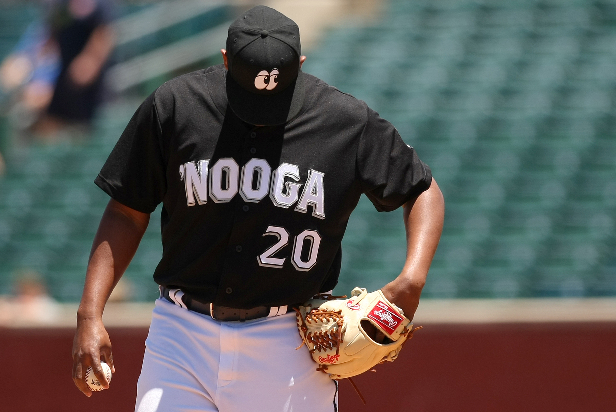 Chattanooga Lookouts pitcher Raul Fernandez (20) gets ready to pitch against the Jackson Generals in the top of the seventh at AT&T Field on Wednesday, June 7, in Chattanooga, Tenn.