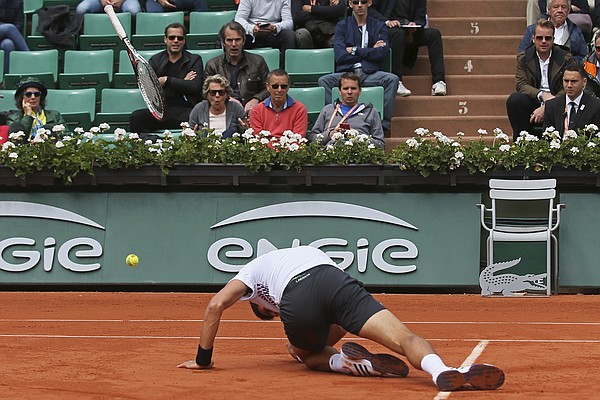 '16 champ Djokovic stunned by Thiem in French Open quarters ...