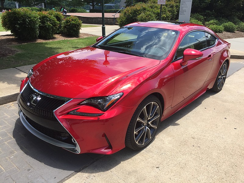 The 2017 Lexus RC 350 has head-turning good looks.


