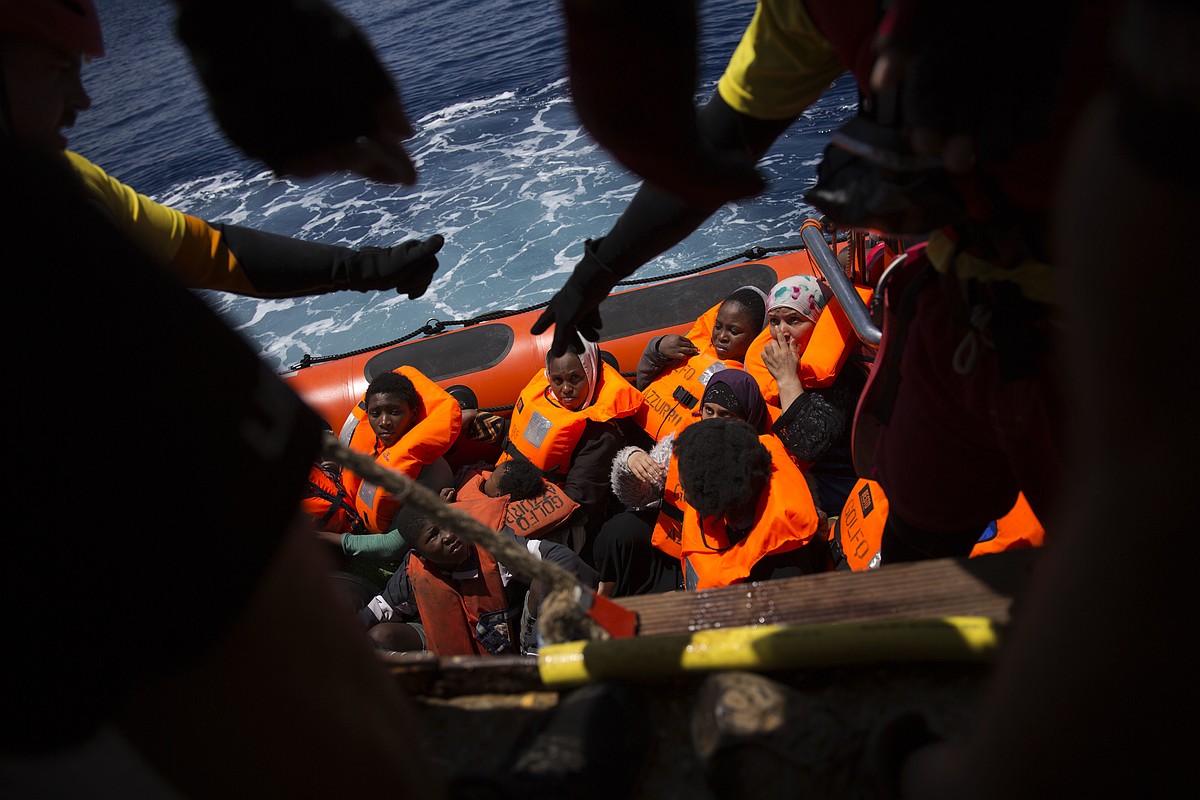 Spanish NGO boat rescues 420 migrants close to Libyan coast ...