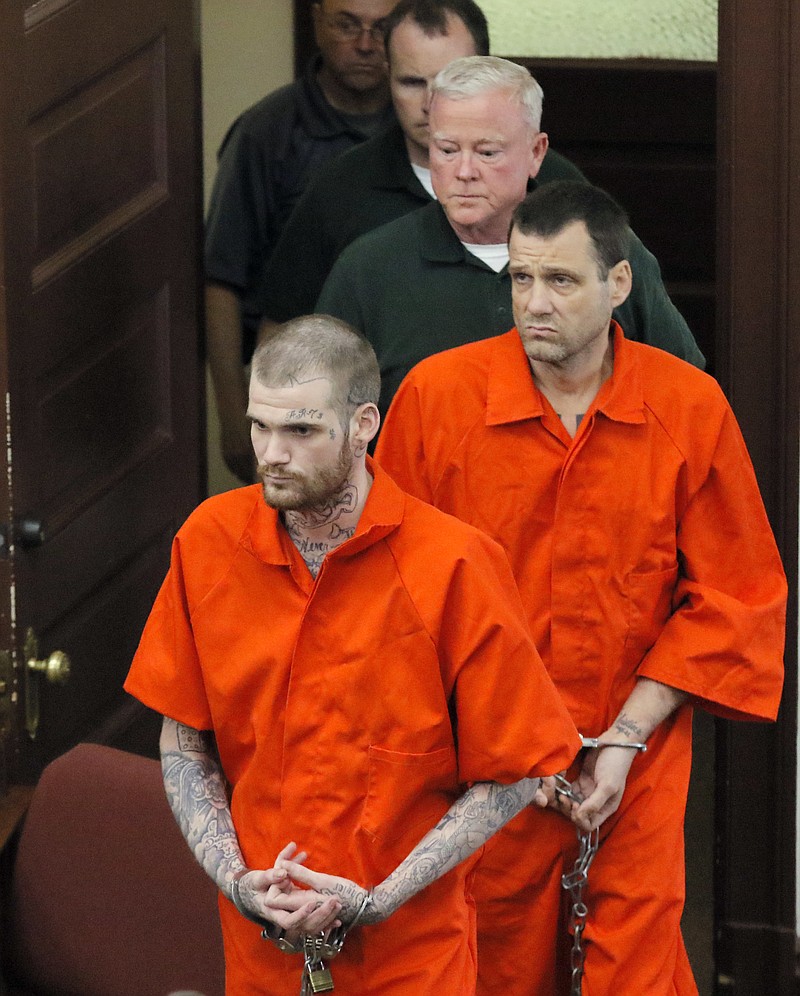 
              Ricky Dubose, front, and Donnie Russell Rowe enter the Putnam County courthouse on Wednesday, June 21, 2017, in Eatonton, Ga. The two inmates accused of killing their guards on a Georgia prison bus were brought before a judge on charges including murder, felony escape and hijacking a motor vehicle. (Bob Andres/Atlanta Journal-Constitution via AP, Pool)
            