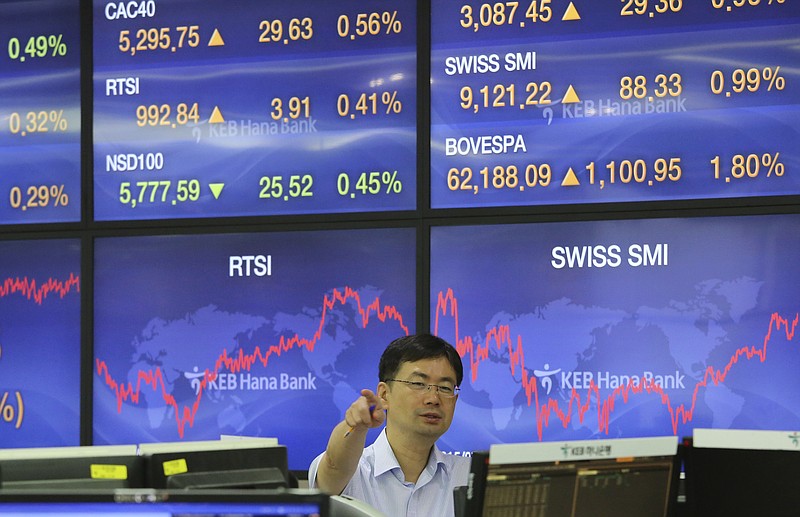 
              A currency trader works at the foreign exchange dealing room of the KEB Hana Bank headquarters in Seoul, South Korea, Tuesday, June 27, 2017. Asian stocks were mostly higher in range-bound trade on Tuesday after Wall Street closed mixed. (AP Photo/Ahn Young-joon)
            