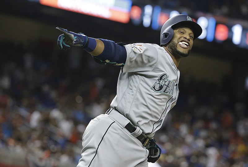 American League's Seattle Mariners Robinson Cano (22), rounds the bases after hitting a homerun in the tenth inning, during the MLB baseball All-Star Game, Tuesday, July 11, 2017, in Miami. (AP Photo/Lynne Sladky)