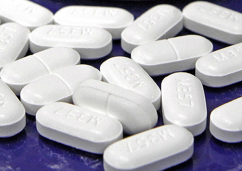 
              FILE - This Feb. 19, 2013 file photo shows hydrocodone-acetaminophen pills, also known as Vicodin, arranged for a photo at a pharmacy in Montpelier, Vt. On Thursday, July 13, 2017, the National Academies of Sciences, Engineering and Medicine released a report saying the U.S. Food and Drug Administration should review the safety and effectiveness of all opioid painkillers. (AP Photo/Toby Talbot, File)
            