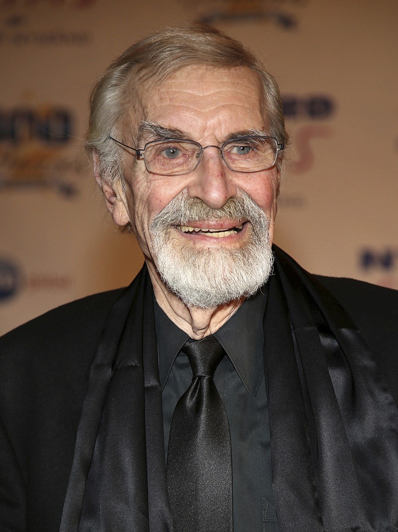 
              FILE - In this March 2, 2014, file photo, Martin Landau arrives at the 24th Night of 100 Stars Oscars Viewing Gala at The Beverly Hills Hotel in Beverly Hills, Calif. Landau died Saturday, July 15, 2017, of unexpected complications during a short stay at UCLA Medical Center, his publicist Dick Guttman said. He was 89. (Photo by Annie I. Bang /Invision/AP, File)
            