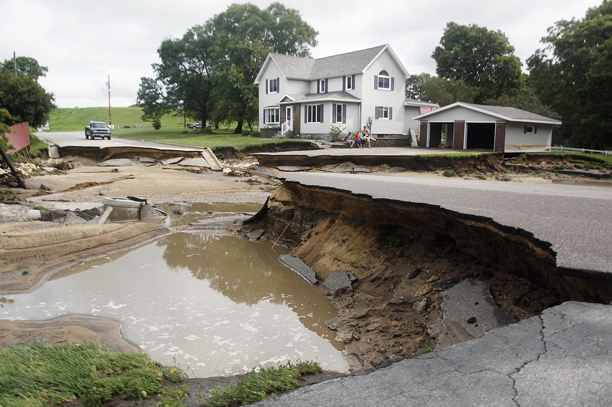 Powerful storms cause damage, flooding in Midwest | Chattanooga Times ...