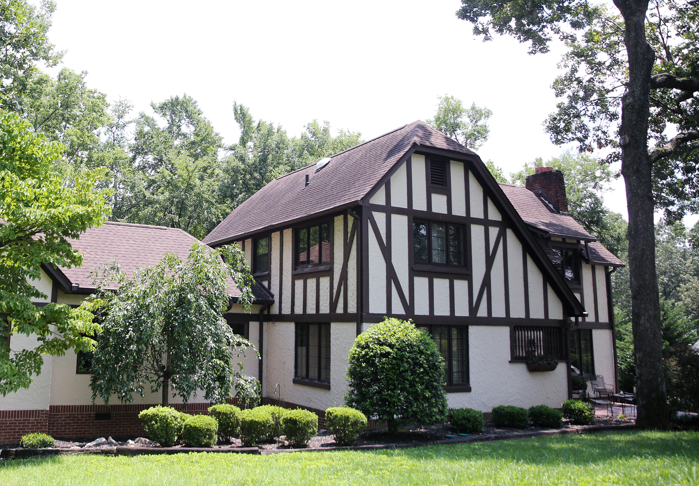 The Model Electric Home was built by The Electric League of Chattanooga and opened to the public in September 1925. The home was listed in 1993 on the National Register of Historic Places, and thereճ a plaque to that effect near the front door.