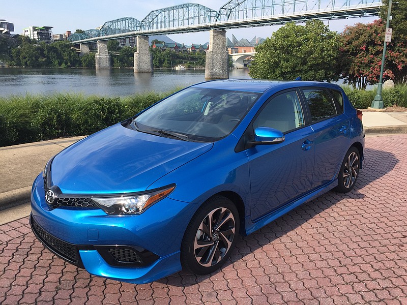  The 2017 Toyota Corolla IM is a functional and value-packed compact hatchback.


